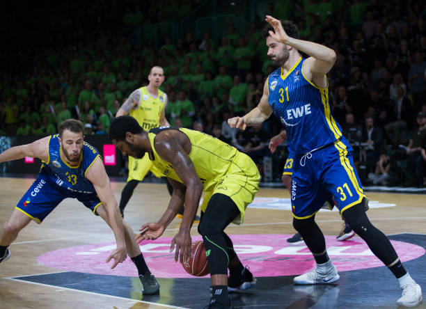 承担更多防 承担更多防