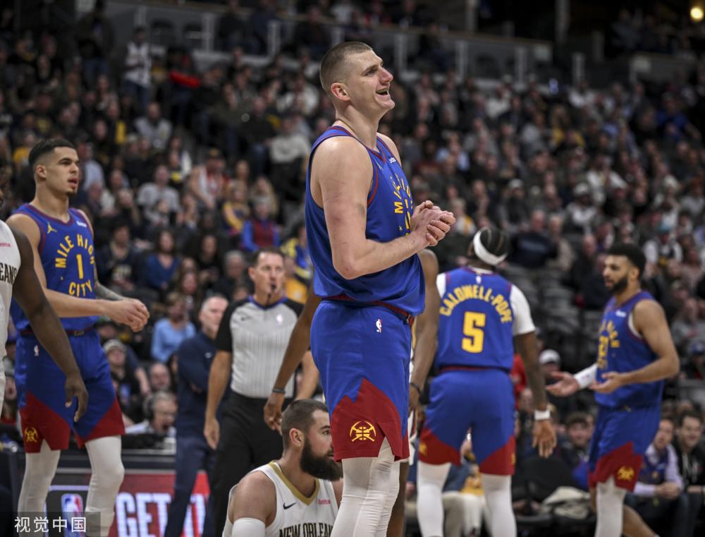 背对球场 背对球场